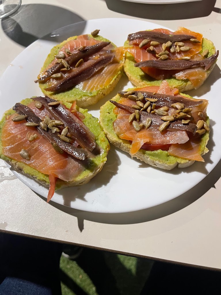 Asador Las Palmeras — Comida y bebida