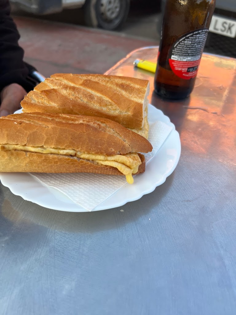 Bar La Cantina — Comida y bebida