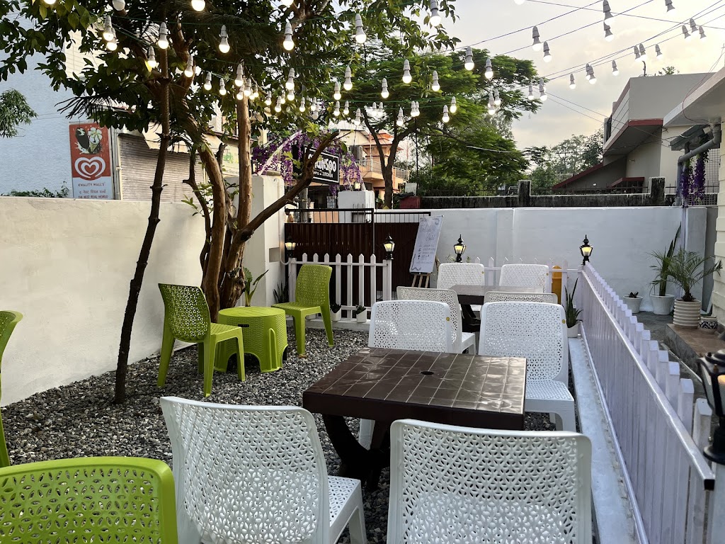 Chainsoo Cafe Kitchen Best Cafe Near Graphic Era University Clement Town