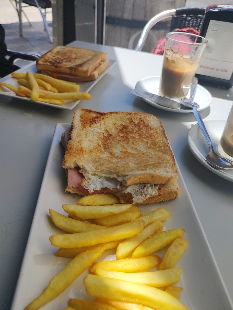 Bar Simsom — Comida y bebida