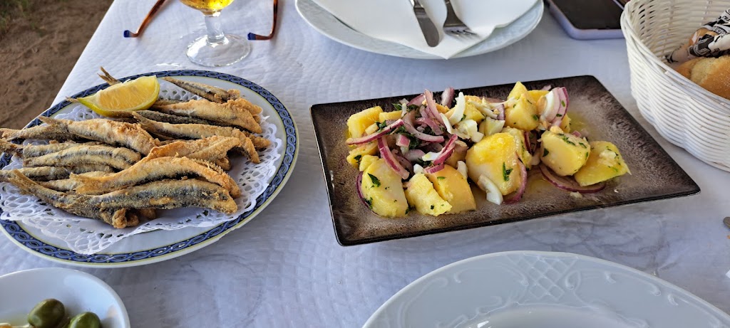 Los Pescadores Beach — Comida y bebida