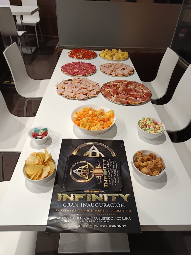 INFINITY BAR — Comida y bebida