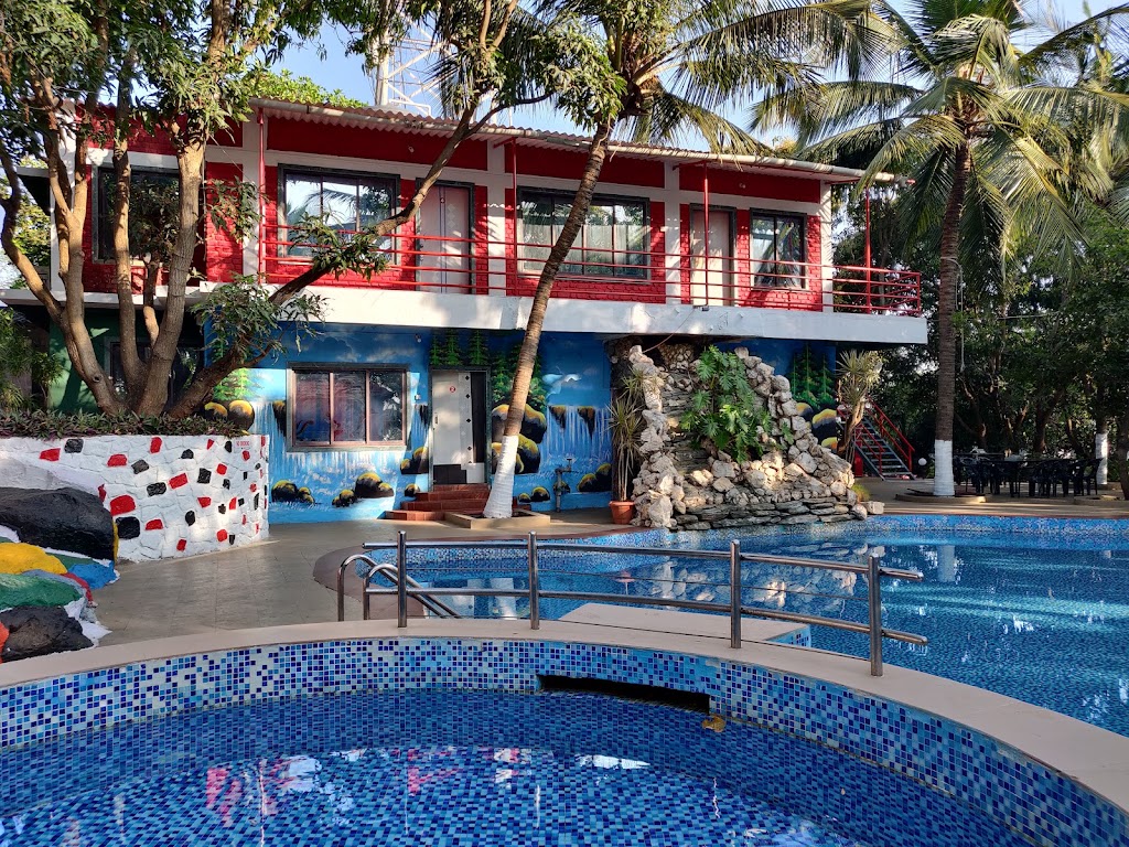 Hotel On Rocks