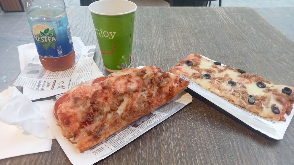 Pizza Tall — Comida y bebida