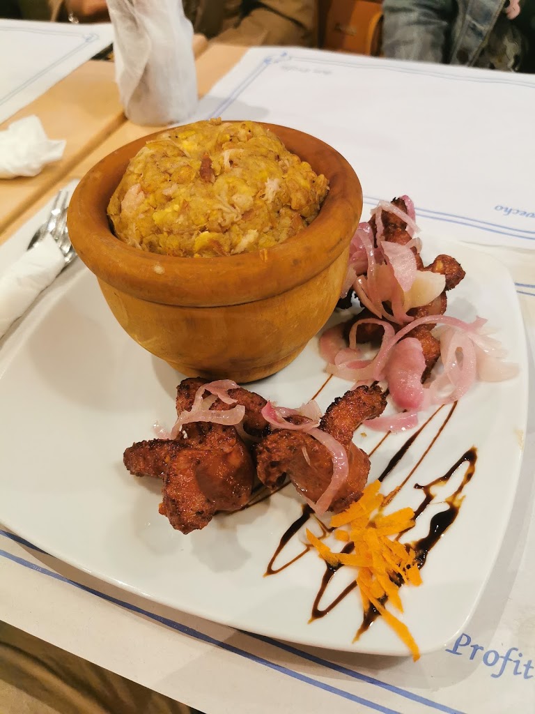 Canape Premium Music Bar — Comida y bebida