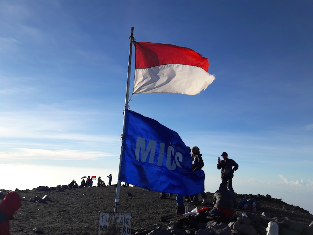 Rental Alat Gunung Move On Adventure