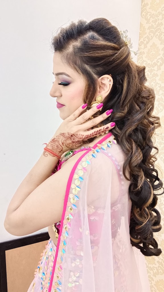 Kaaloas Unisex Salon Best Bridal Makeup Hair Extension Nail Extension Best Party Makeup In Panchkula