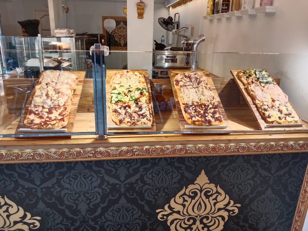 Pizzeria 011 Italia — Comida y bebida