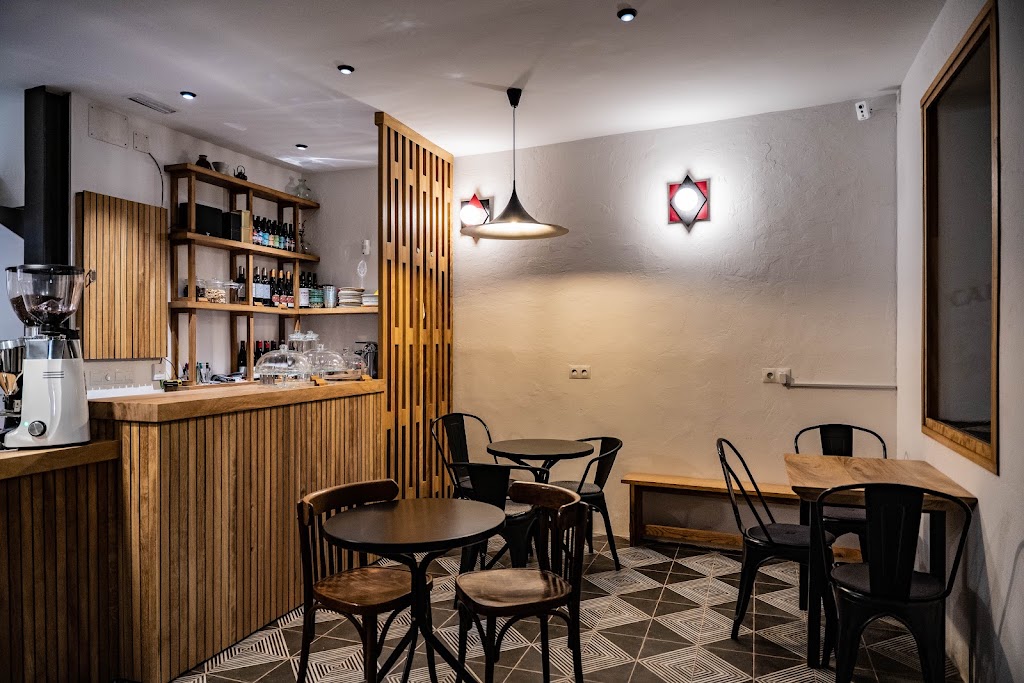 Arcadia. Cafe de especialidad.Desayunos y aperitivos. Vinos y cervezas craft.