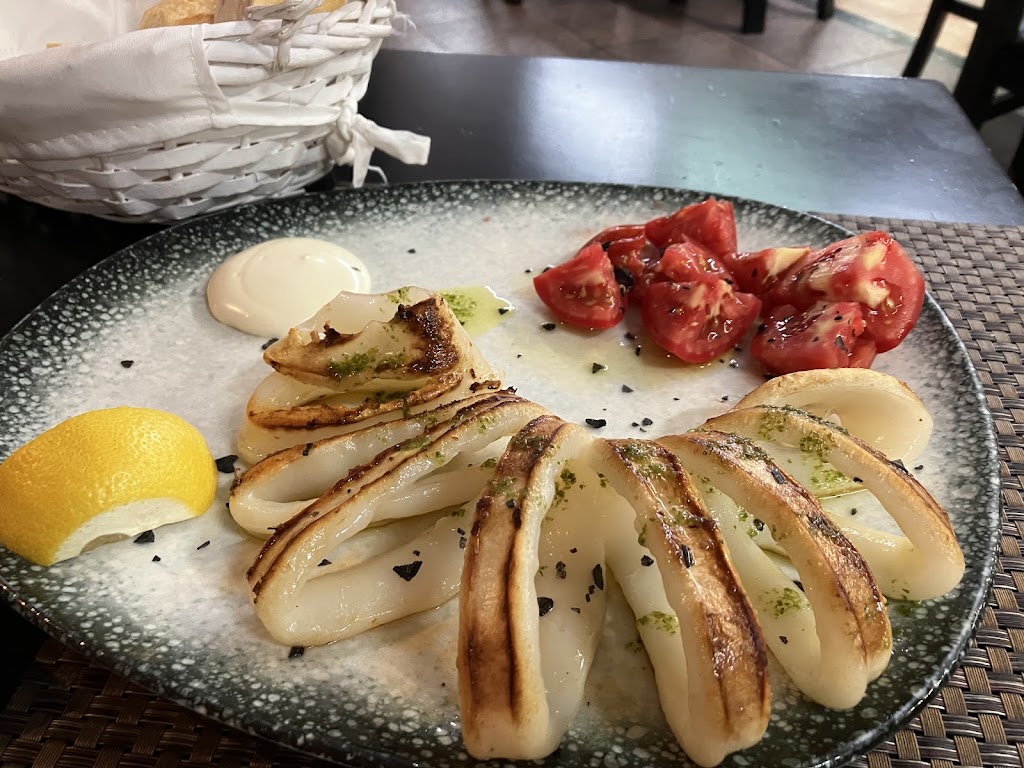 Neo Bodega El Quijote. — Comida y bebida
