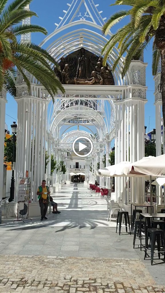 Plaza de la Virgen del Rocio (placa) — Videos