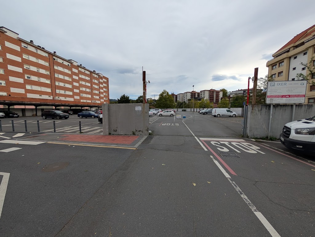 Parking Ixer. Plaza mercado — Estacionamiento