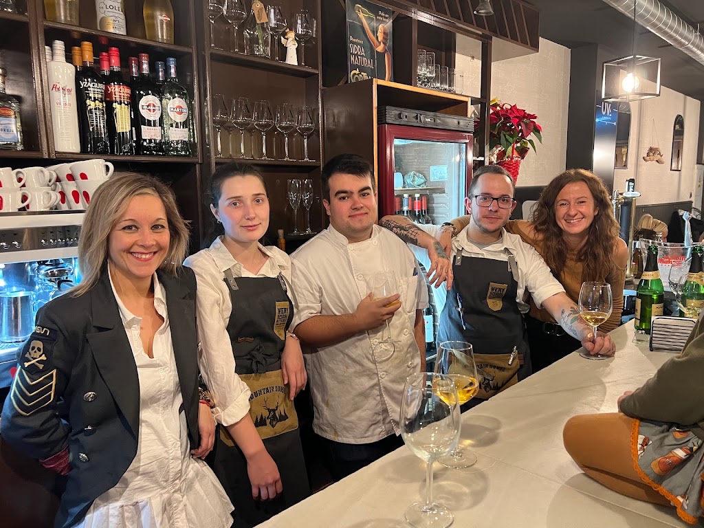 VINOTECA LA MALA UVA — Vino