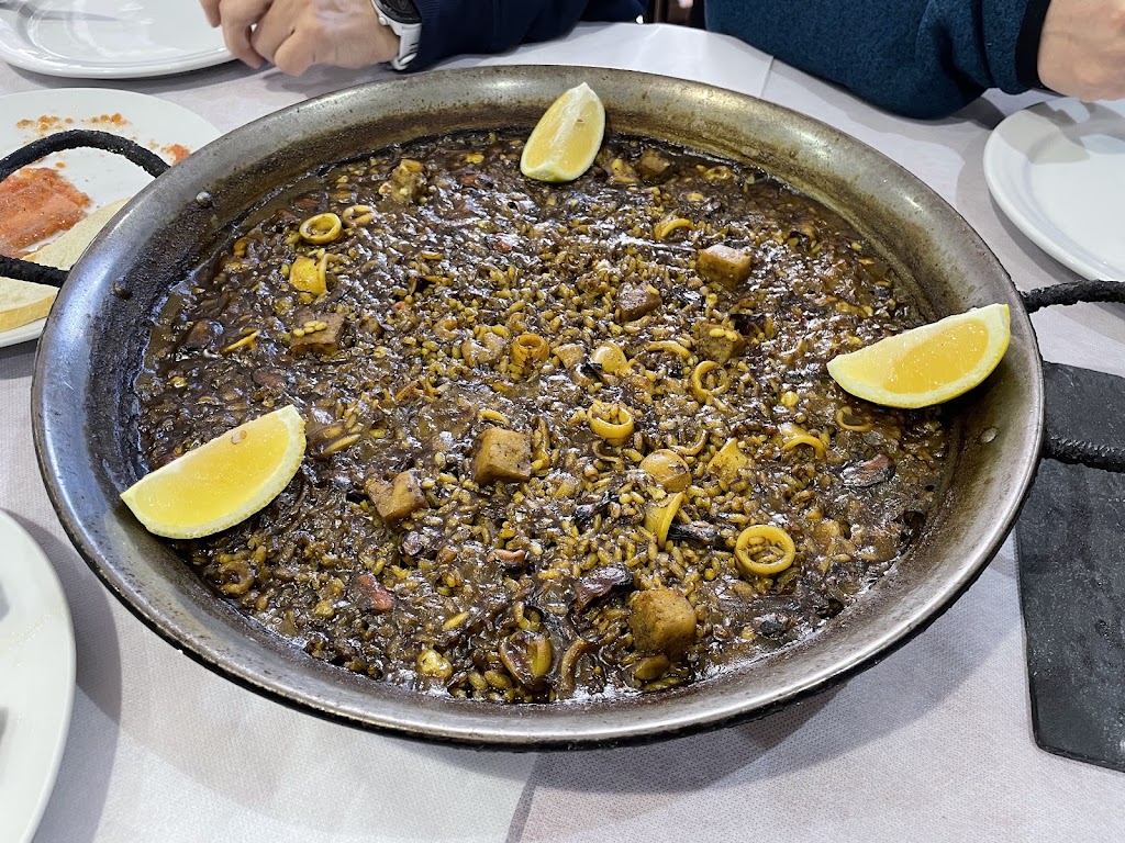 Cerveceria Paquito — Comida y bebida