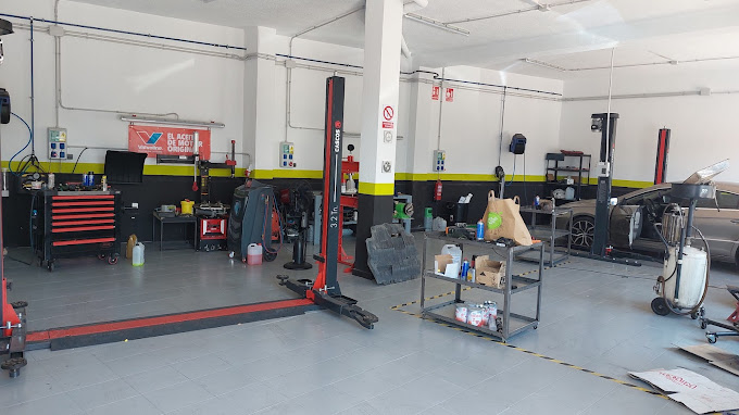 Luis Auto Motor — Interior