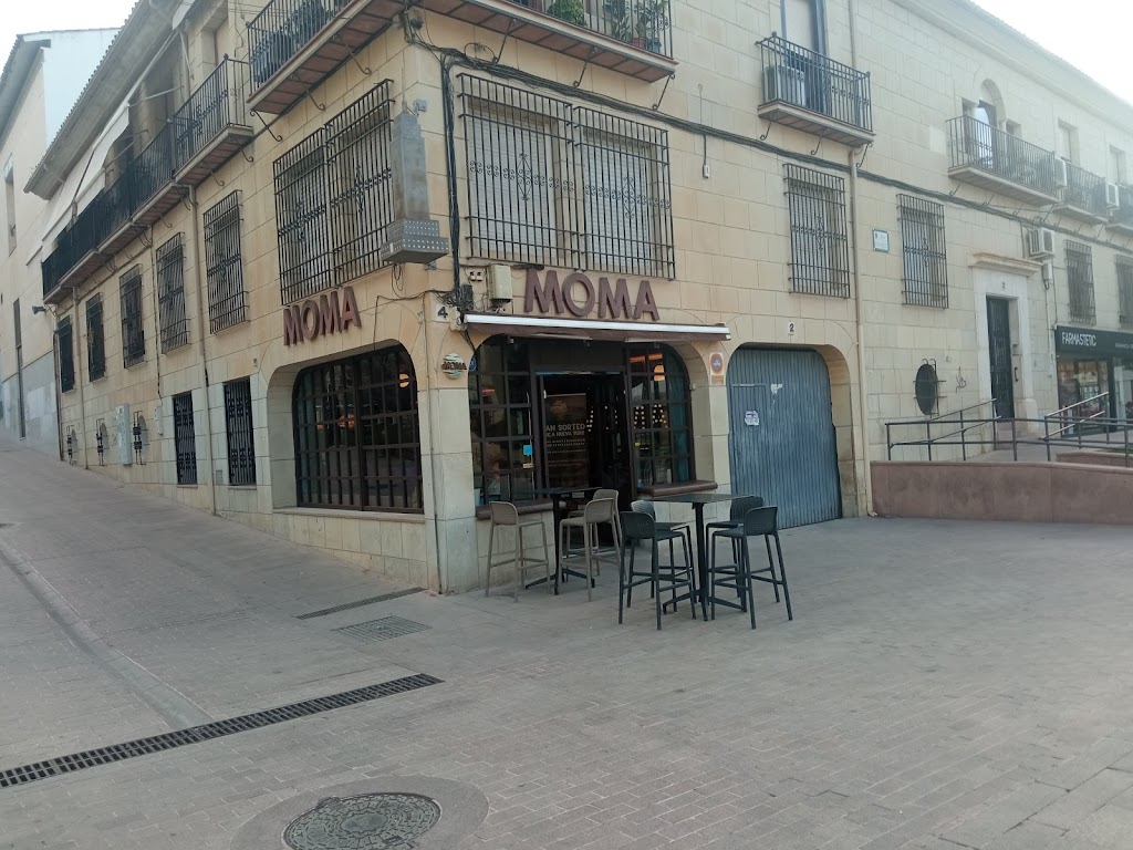 MOMA CAFE Y COPAS