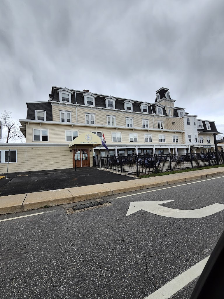 Morton Hotel - Hotel in Niantic , United States of America