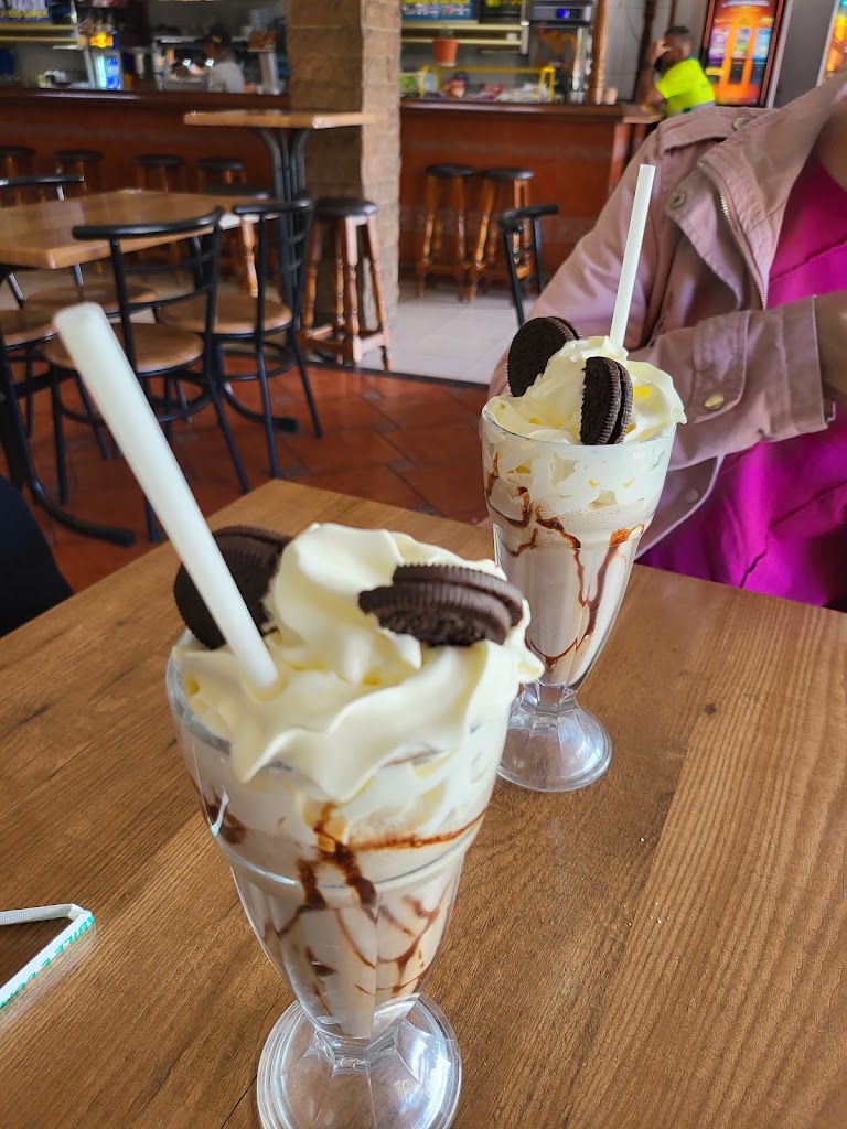 Bar Zumeria Tutti Frutti — Comida y bebida