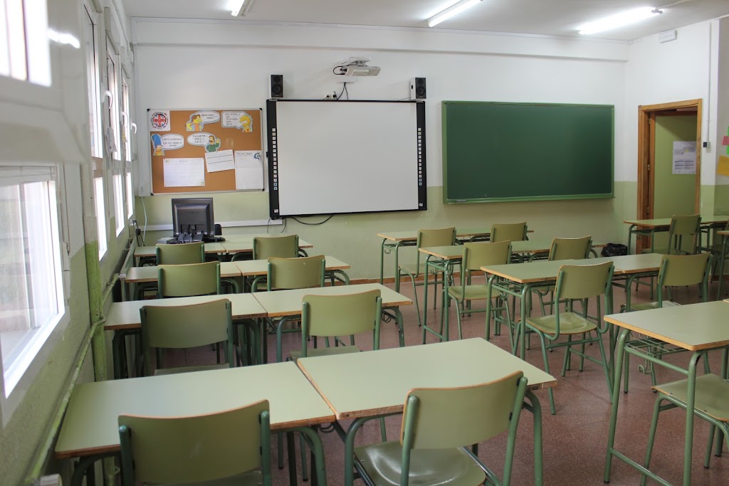 IES Luis Garcia Berlanga — Del propietario