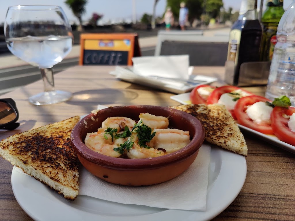 Alisios Cafe — Comida y bebida