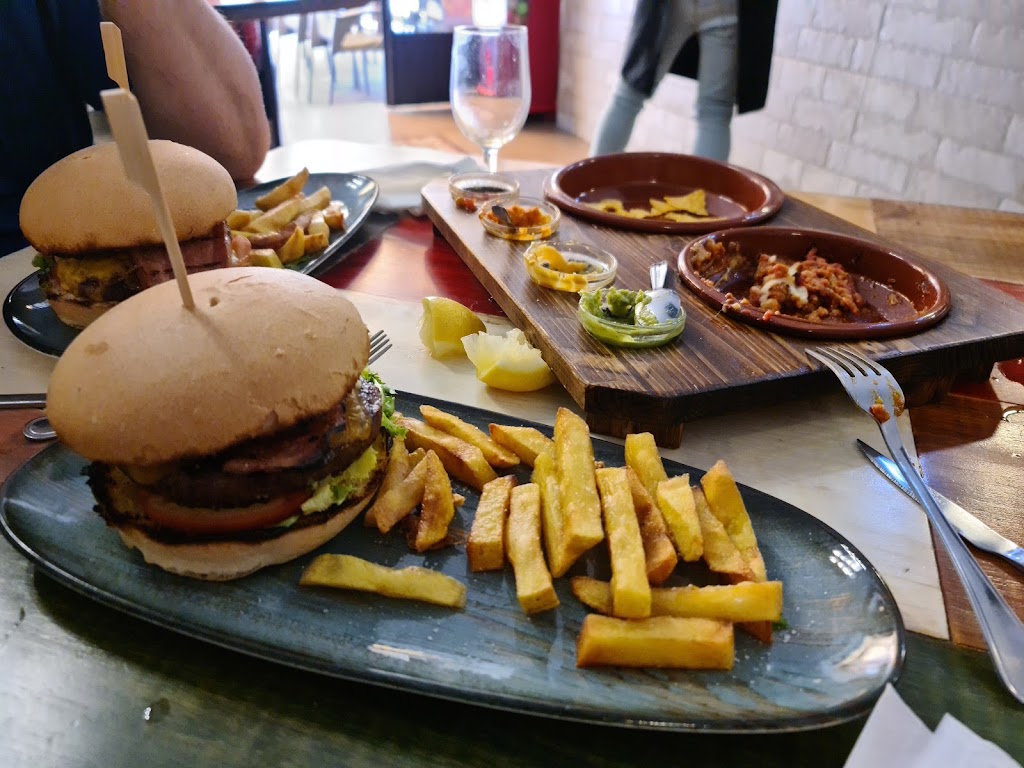 Guill Placa restaurante — Comida y bebida