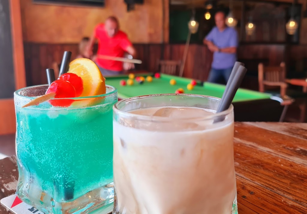 The Jamaica Inn — Comida y bebida