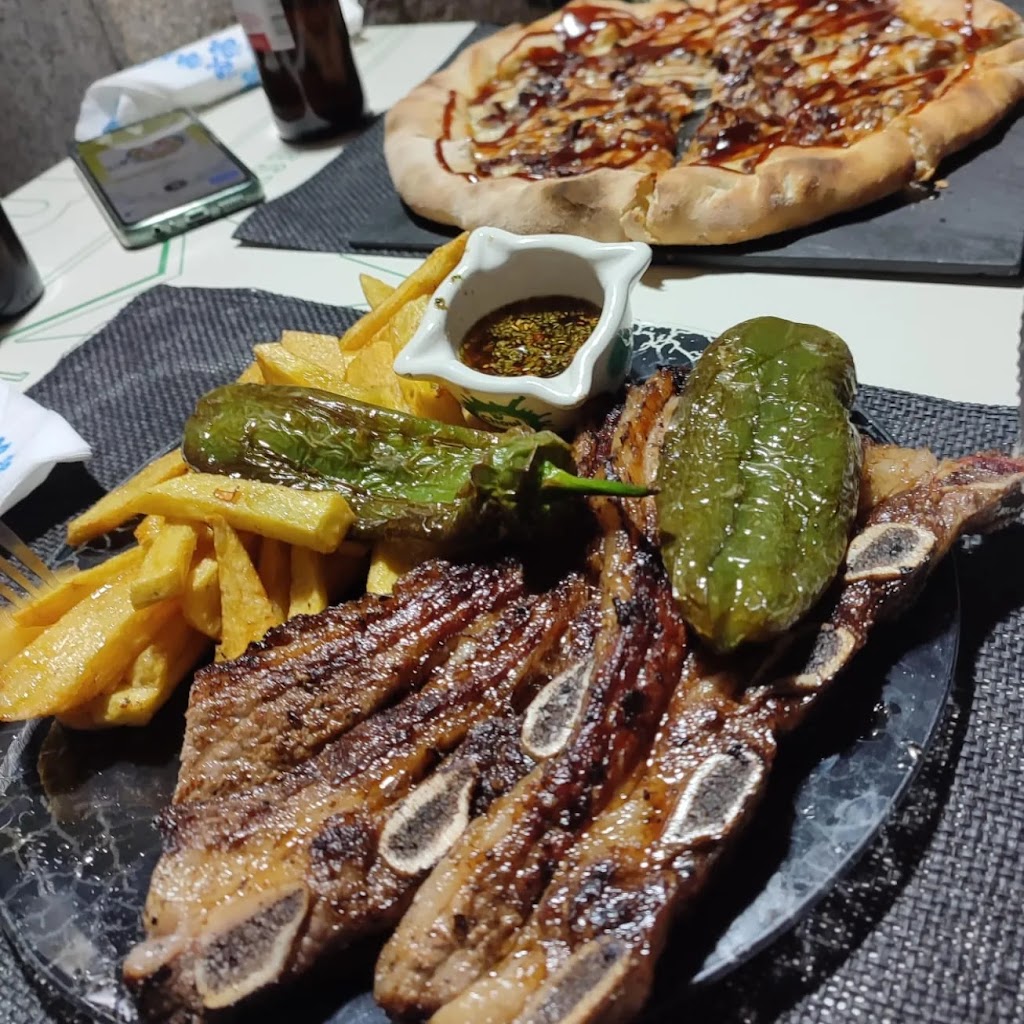 LAS CANITAS — Comida y bebida