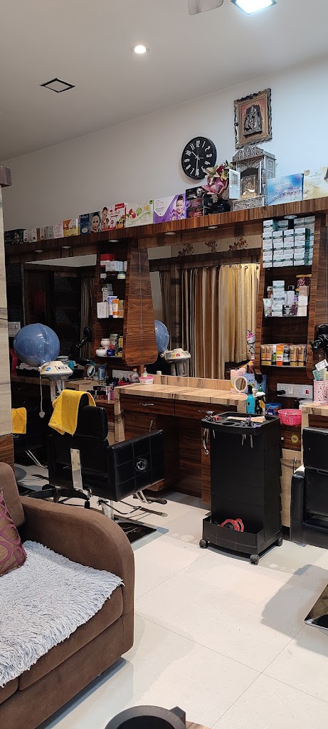 Queen Beauty Parlour 35 Seth Ji Ka Bazar