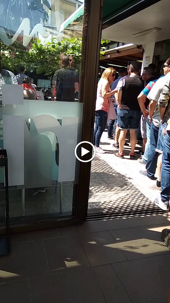 Cerveceria Etxe-Zuri Garagardotegia — Videos