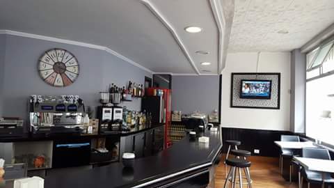 Cafe Bar Ginebra — Ambiente