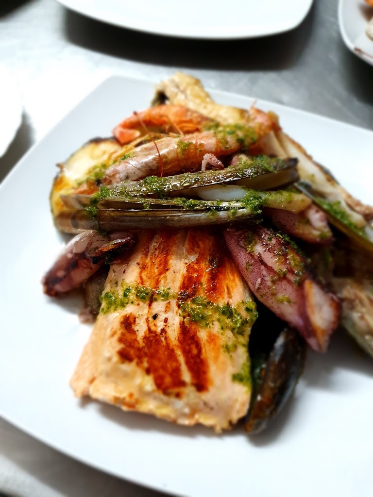 Restaurante Asador Los Chicotes — Comida y bebida
