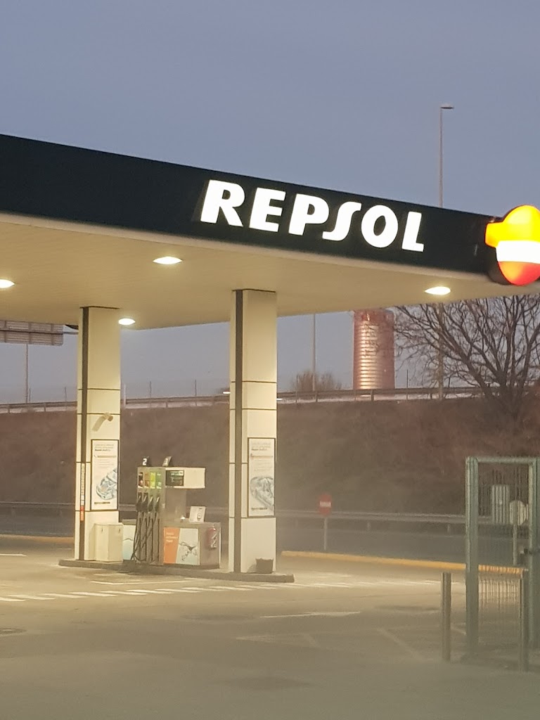 Estacion de Servicio Repsol — Exterior