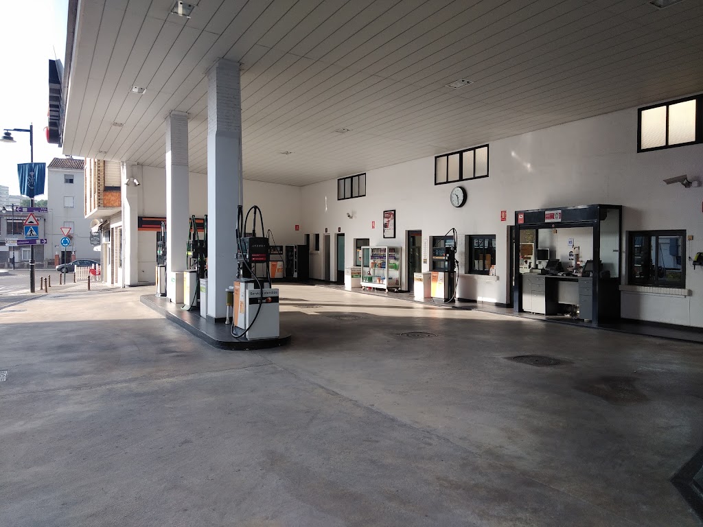 Estacion de Servicio Repsol — Interior
