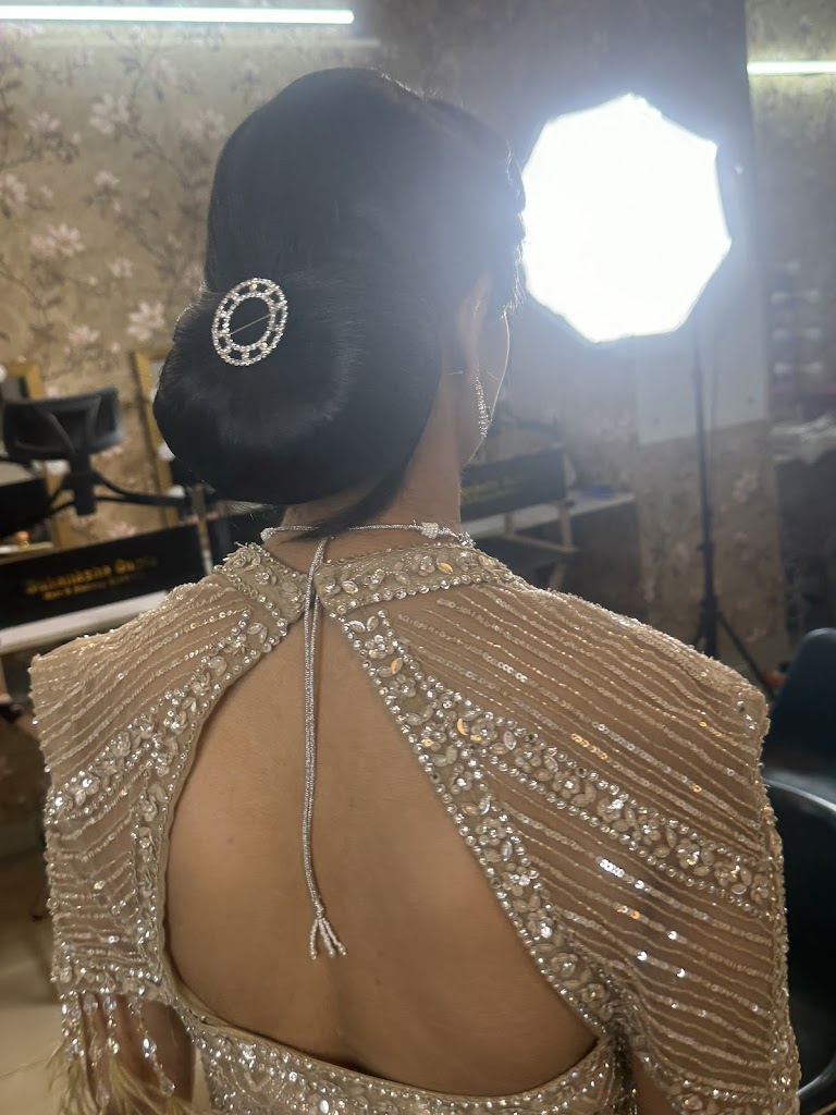 Kanak Beauty Parlour