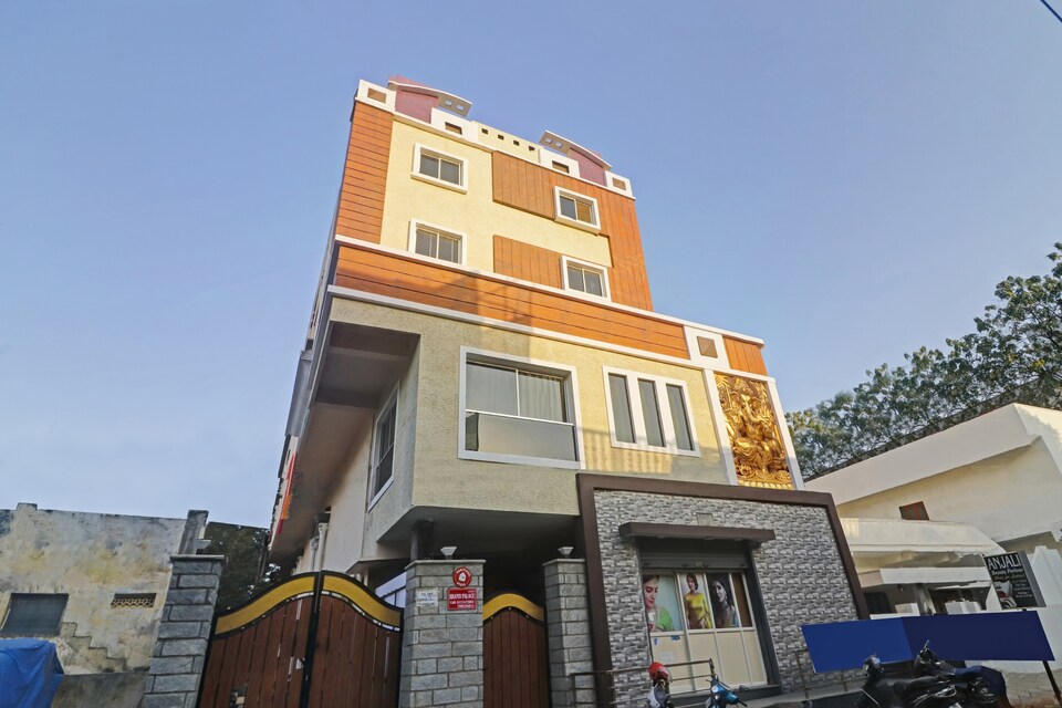 Oyo 85260 Shanti Palace