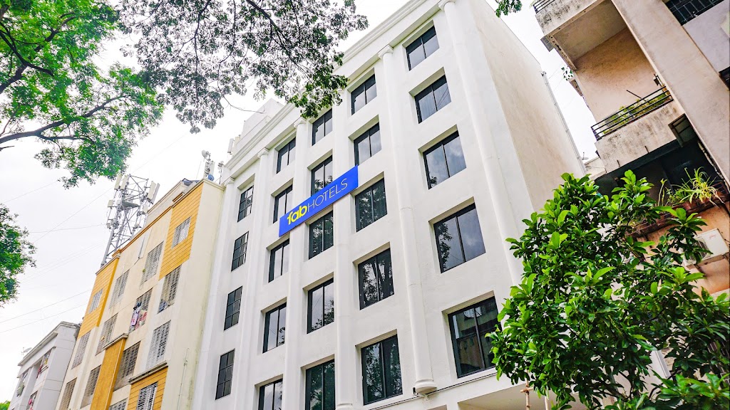 Fabhotel Royal Palace Inn