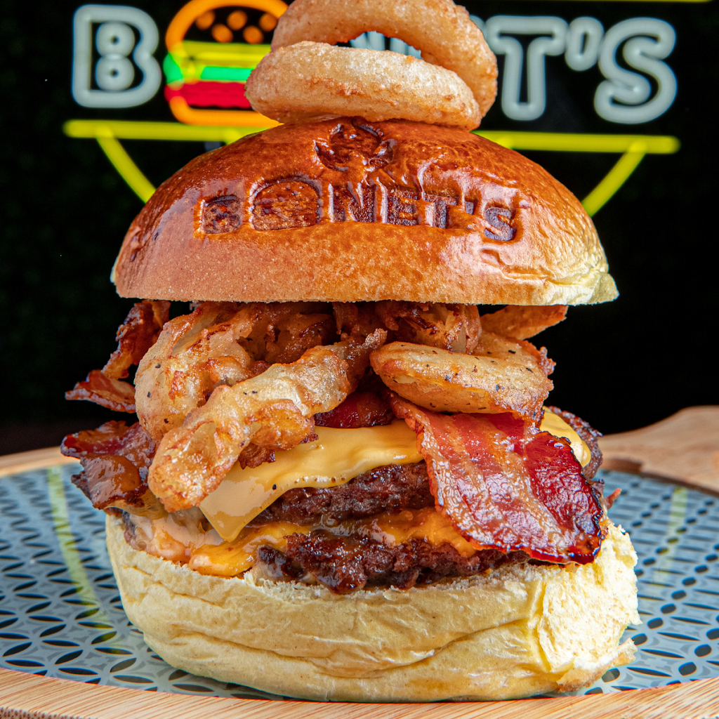 Bonet's Grill — Comida y bebida