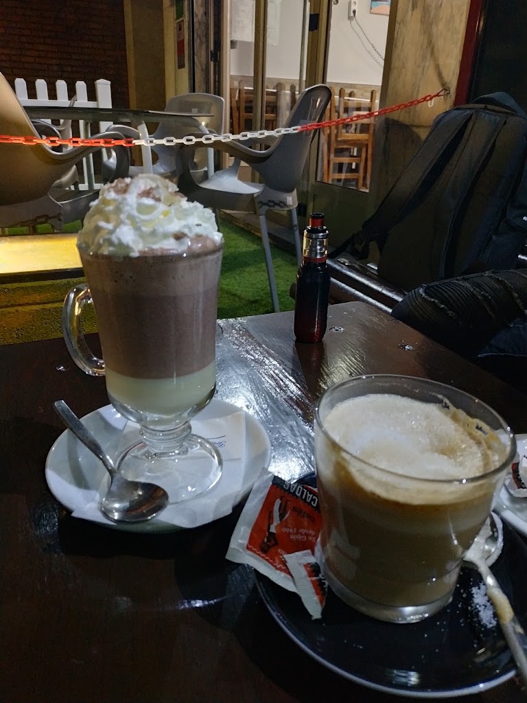 El Escondite de La Arena — Comida y bebida