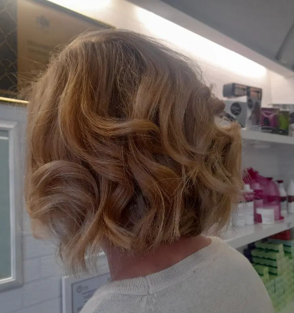 Estilista ELISABETH- Peluqueria Lasarte — Del propietario