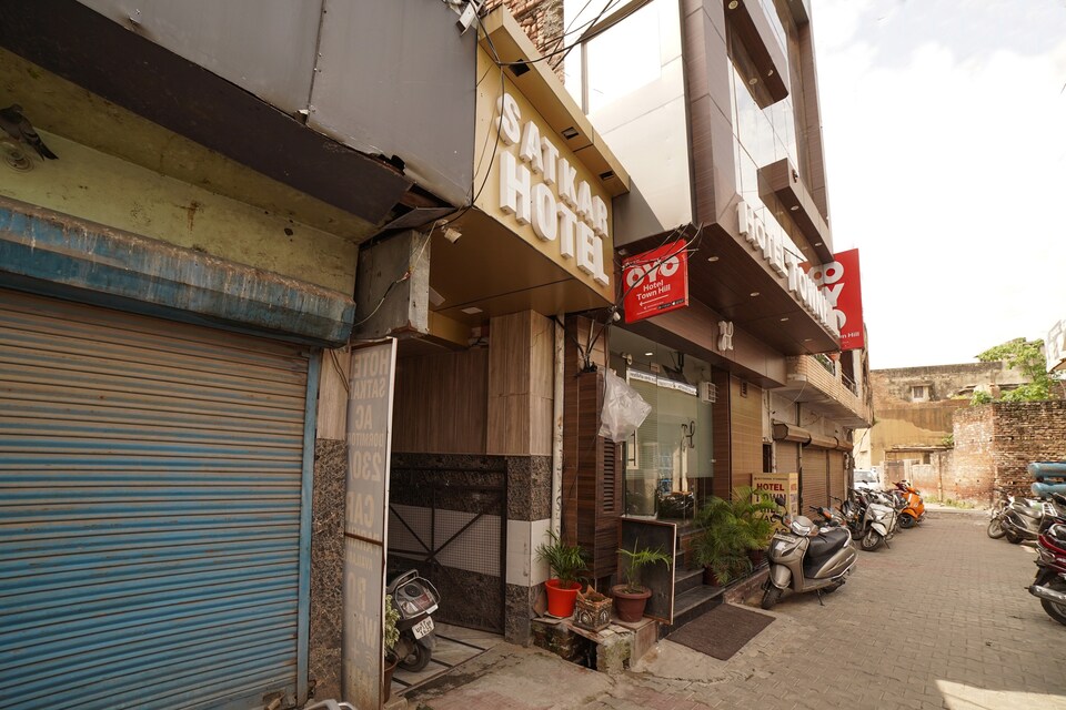 Oyo 75387 Hotel Satkar
