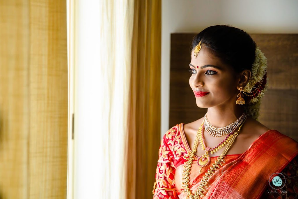 Sunshine Unisex Beauty Salon Tattoo Studio