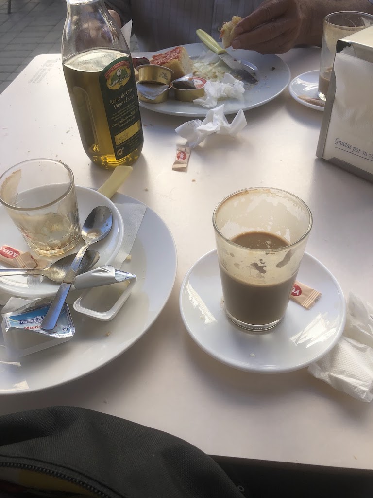 Taberna Tipi Tapa Restaurante — Comida y bebida