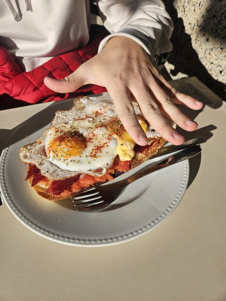 Bar - Restaurante El Perdigon — Huevos estrellados