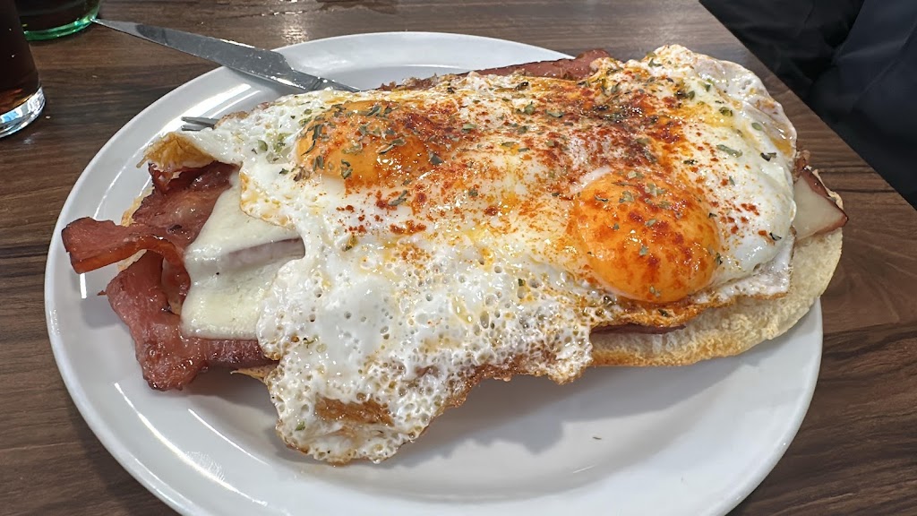 Bar - Restaurante El Perdigon — Comida y bebida