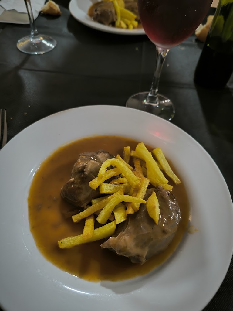 Meson Yugo — Comida y bebida