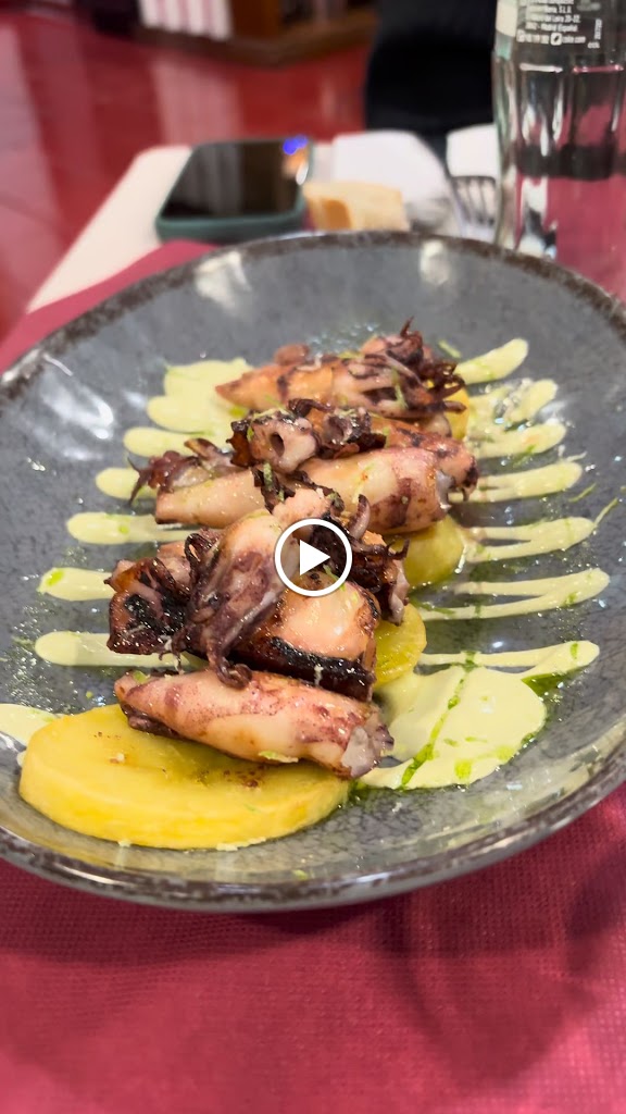 El Comienzo Restaurante — Videos