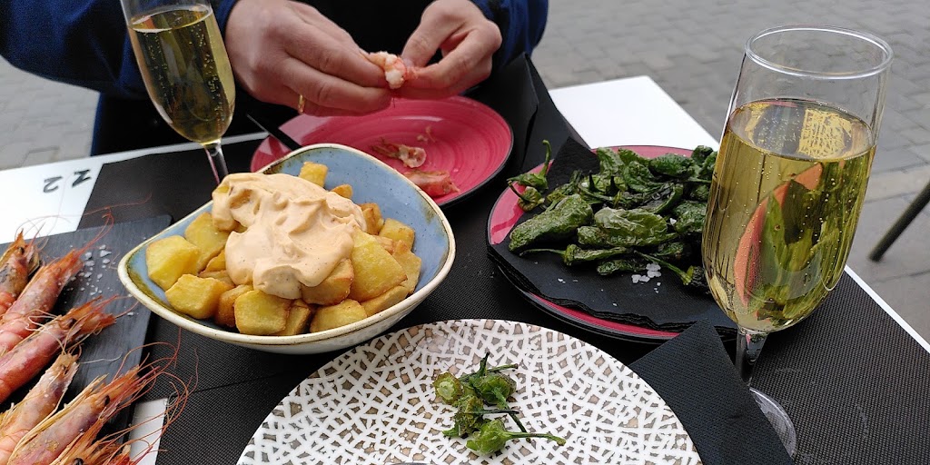 El Castellet — Comida y bebida