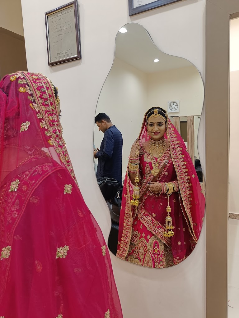 Santosh Smartlook Salon Hair And Makeup