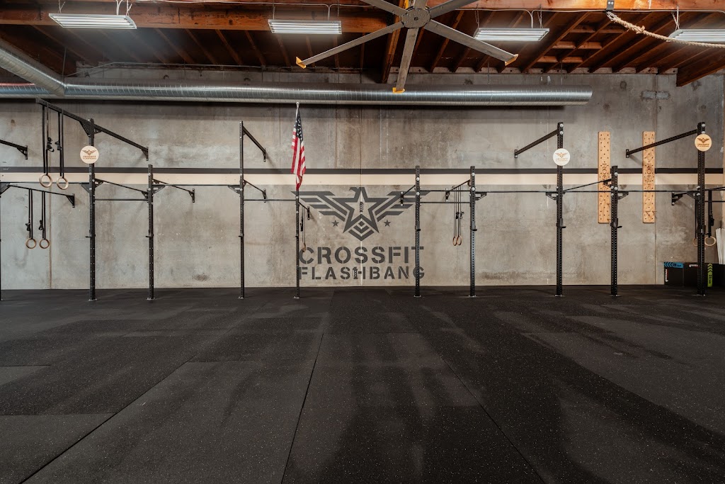  CrossFit Flashbang -- Gym