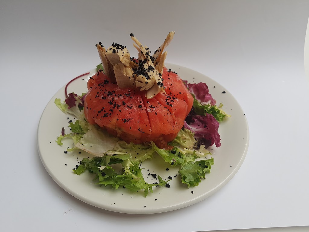 Lia Restaurant — Comida y bebida